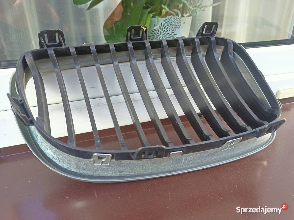 BMW E90 E91 E92 nerka grill atrapa przednia lewa Sieradz sprzedam