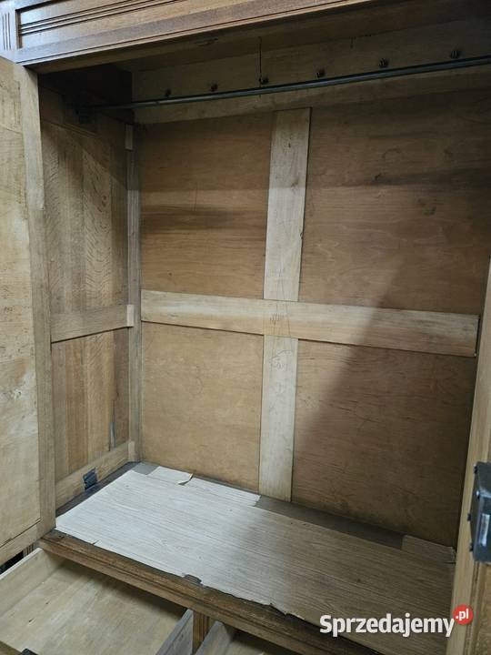 Ładna stara szafa ubraniowa Francja