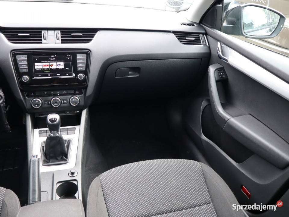Skoda Octavia 14 TSI światła przeciwmgielne Katowice