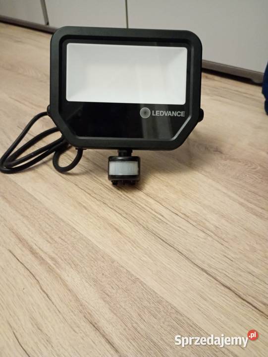 Halogen biały LED z czujnikiem ruchu wodoodporny sprzedam