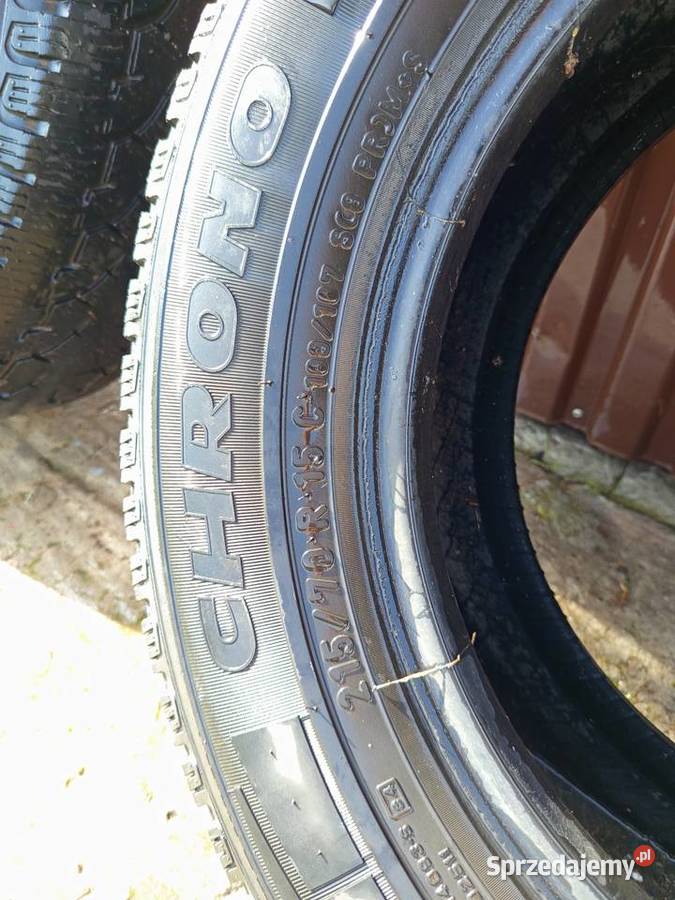 Opony 21570 R15C Wielgie sprzedam