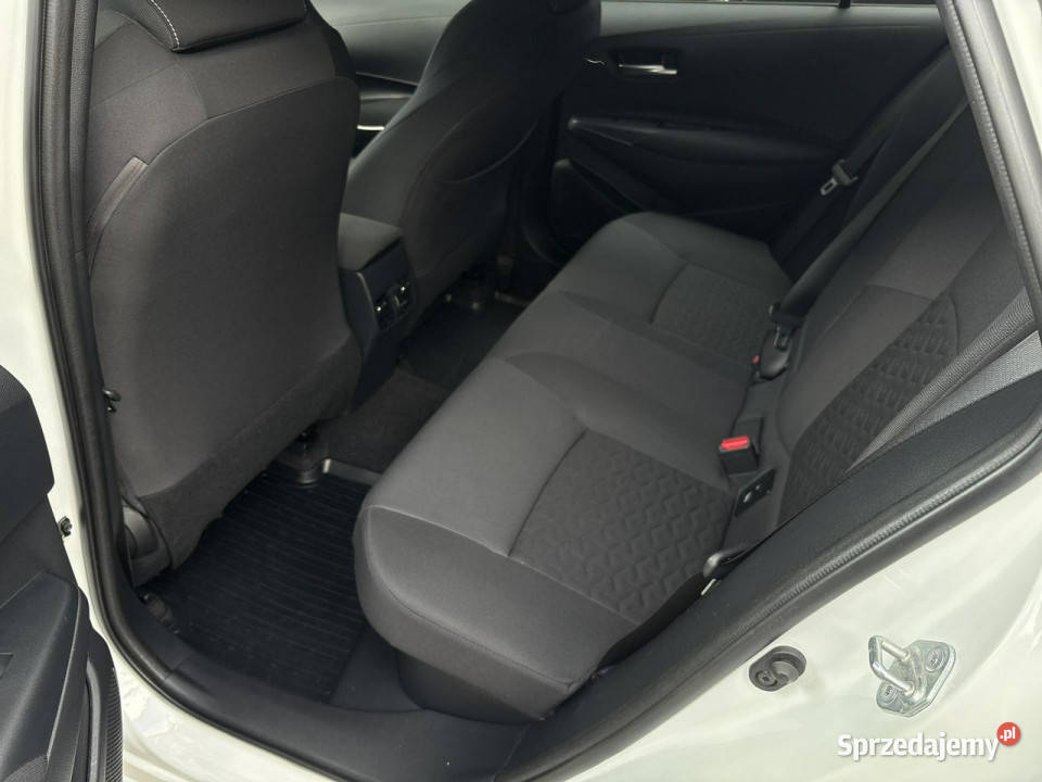 Toyota Corolla 18 Hybrid COMFORT TECH salon lakier metallic Warszawa sprzedam