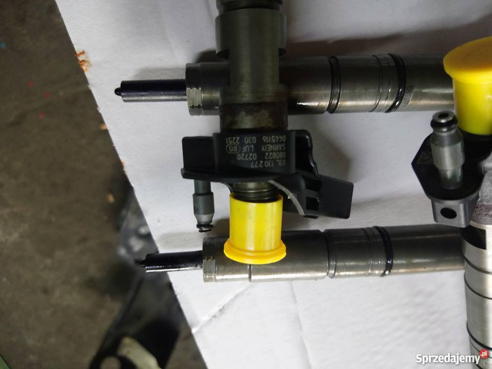 Wtryskiwacze Audi A4 B8 20 Tdi CR Rok produkcji 2007 Wrocław sprzedam