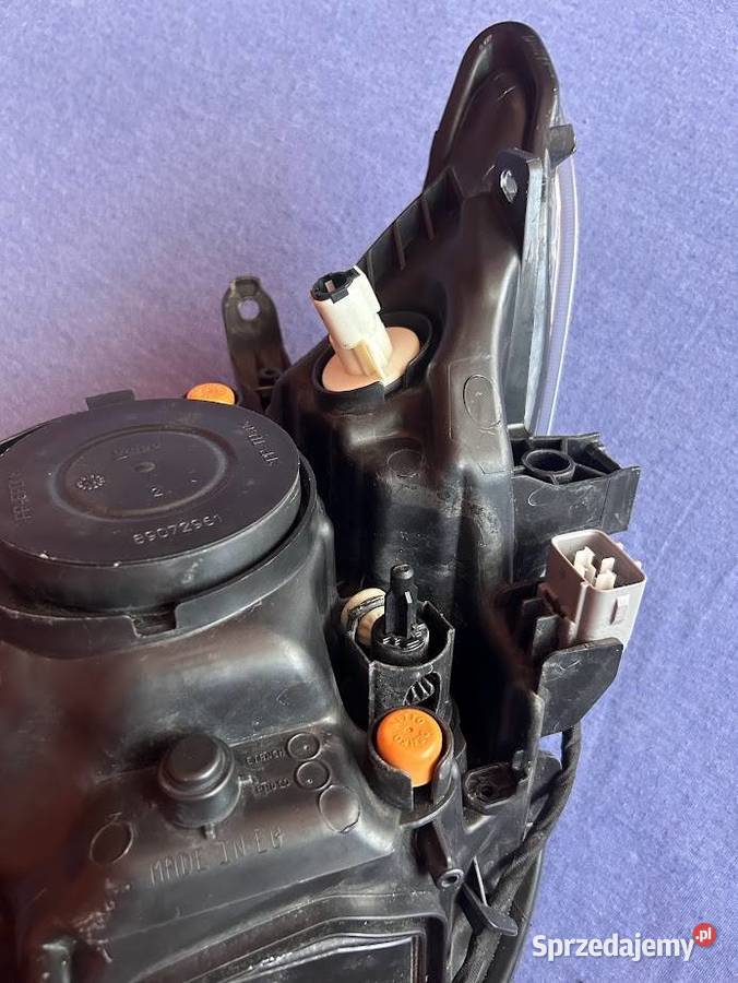 Lampa prawa przod przednia Toyota Auris 2012 podkarpackie