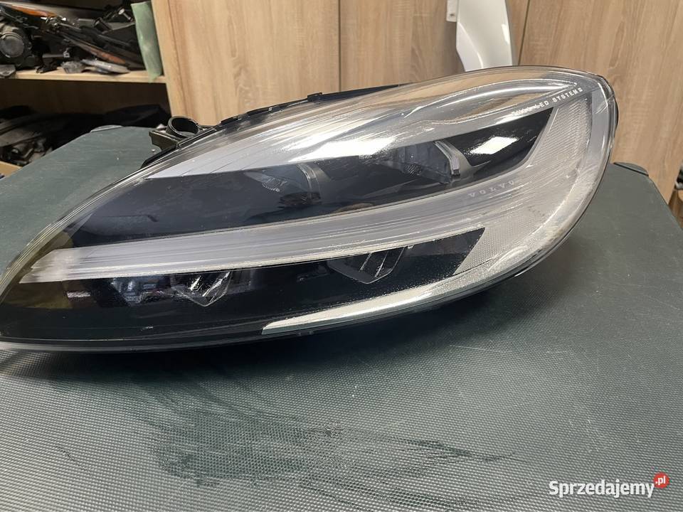Volvo V40 II 15 reflektor full led lewy 31677022 Kozubszczyzna