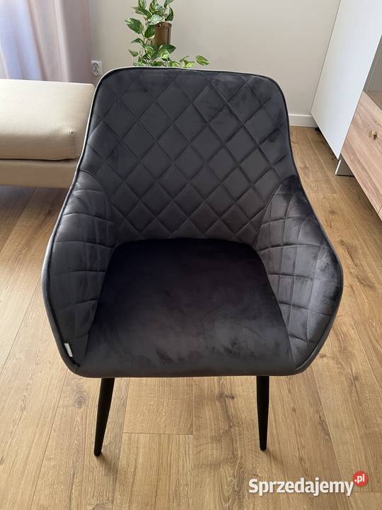 Komplet czterech welurowych krzeseł Homla Kraków