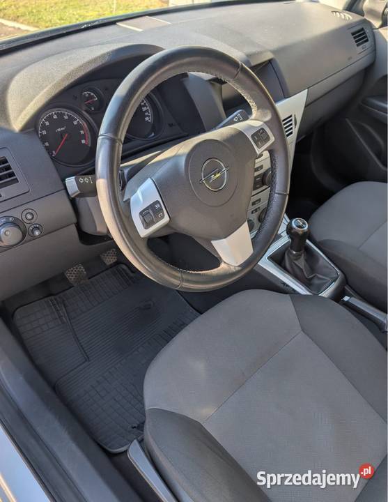 Opel Astra 2012r benzyna Polski Salon Nowy Sącz