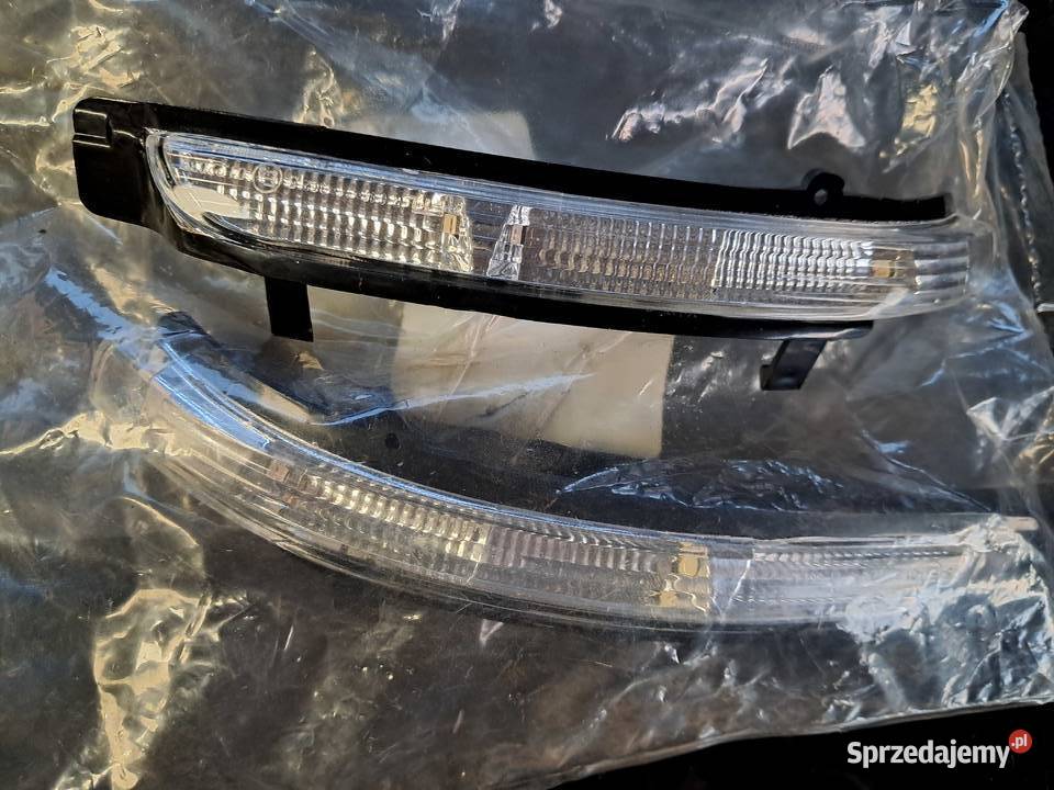 Skoda OCTAVIA II SUPERB kierunkowskaz w lusterko