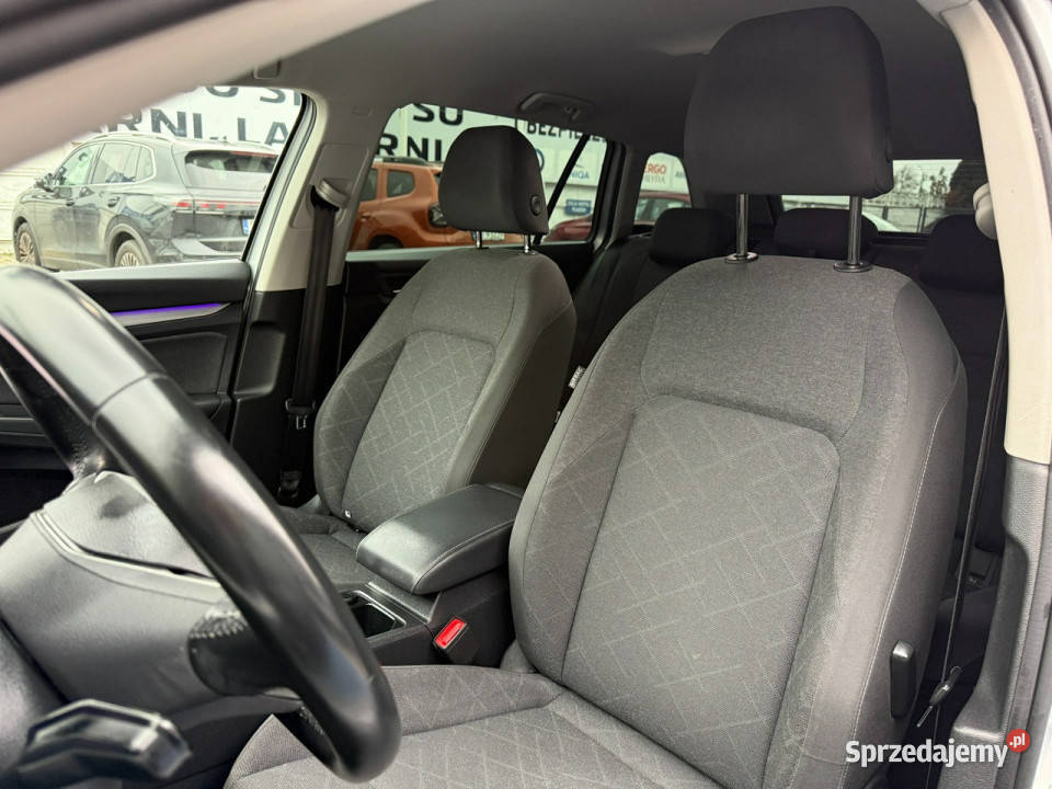 Volkswagen Golf 15 TSI 130 pakiet zimowy Kombi sprzedam