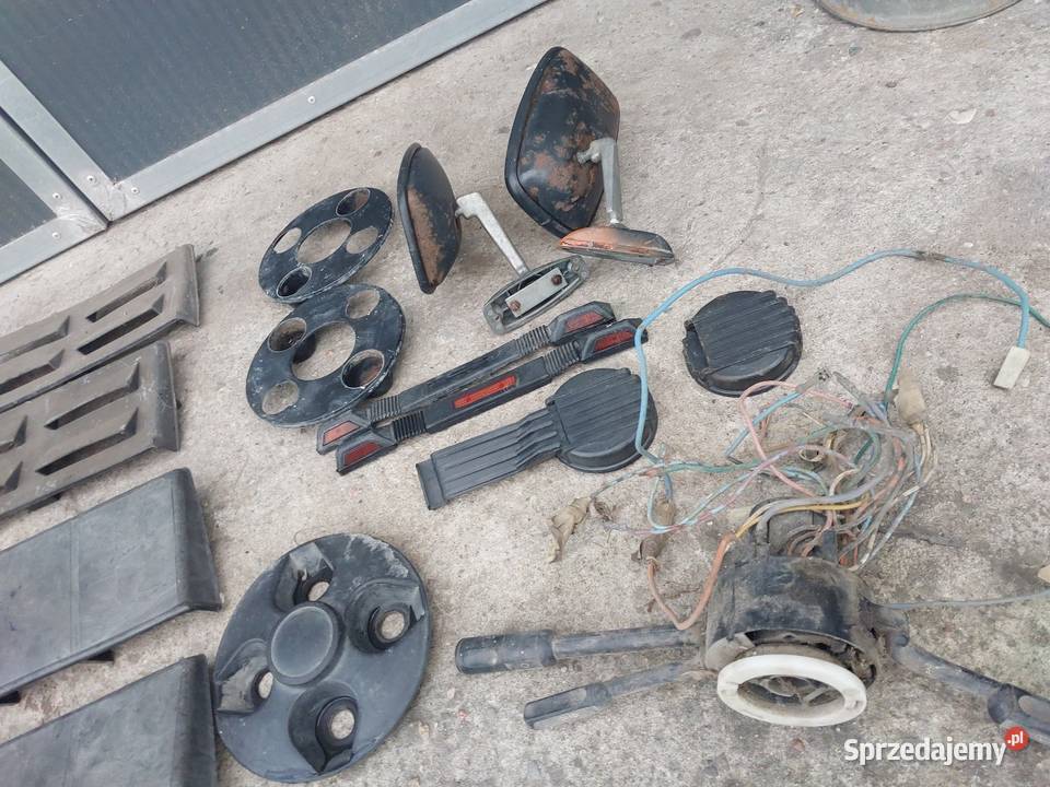 Fiat 126p dużo czesci maska drzwi wloty lusterka Konin