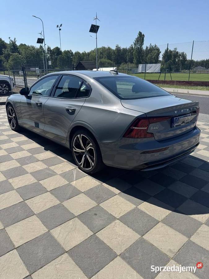 Volvo S60 B5 AWD Plus Dark 2024 20BenzynaStan światła do jazdy dziennej Ciechocinek