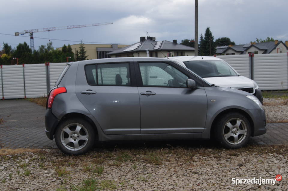 Suzuki swift benzyna uszkodzony tył Warszawa sprzedam