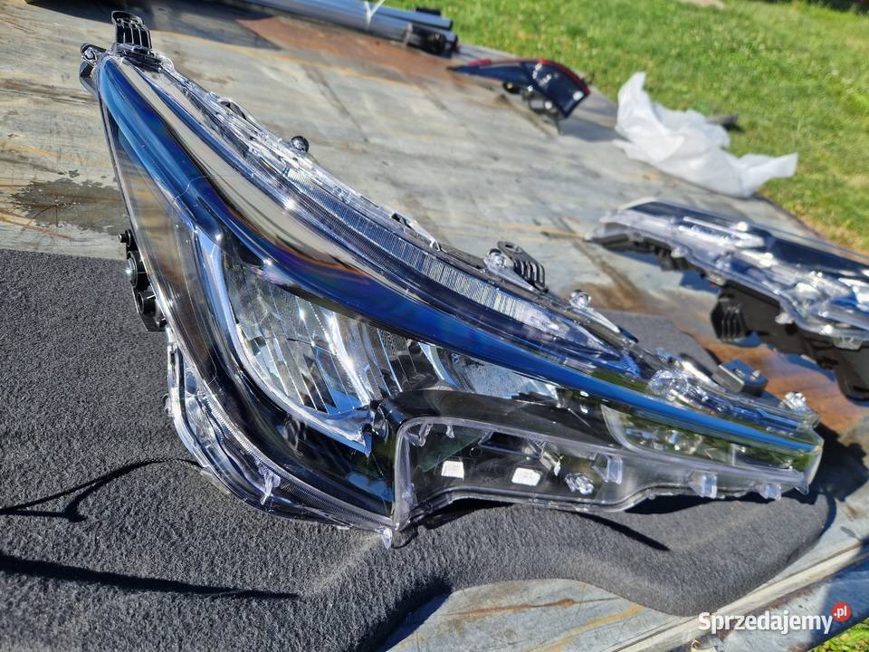 Toyota Corolla E210 E21 HB Kombi reflektor Full osobowe Mielec