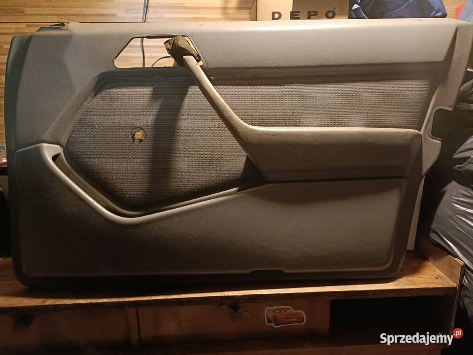 Prawy przedni boczek drzwi Mercedes 124
