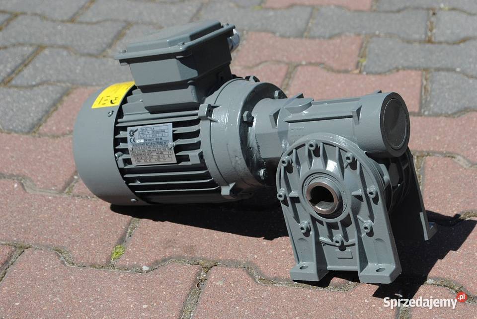 Motoreduktor kątowy 037kw98obrmin Kargowa
