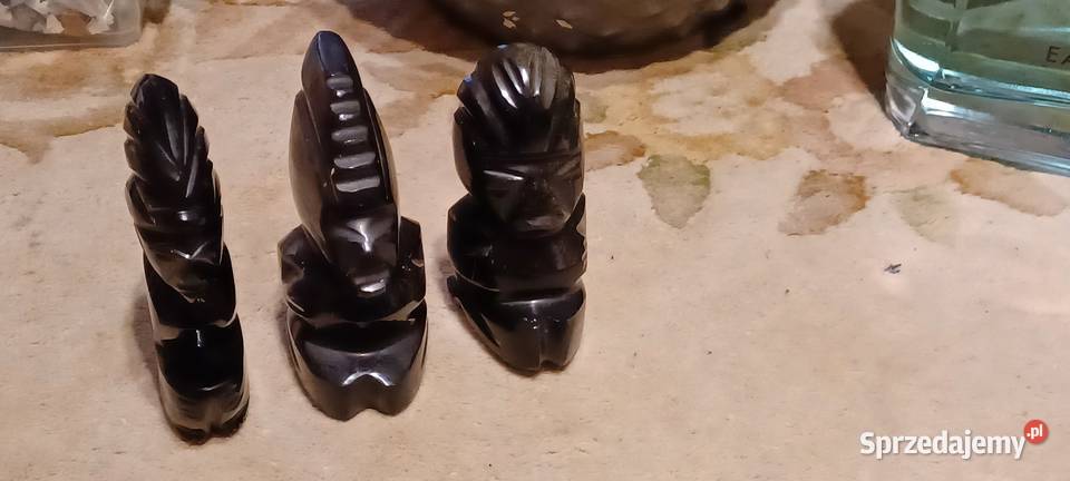 rzeżby czarnego onyksu obsydianu motywy Majów Poznań