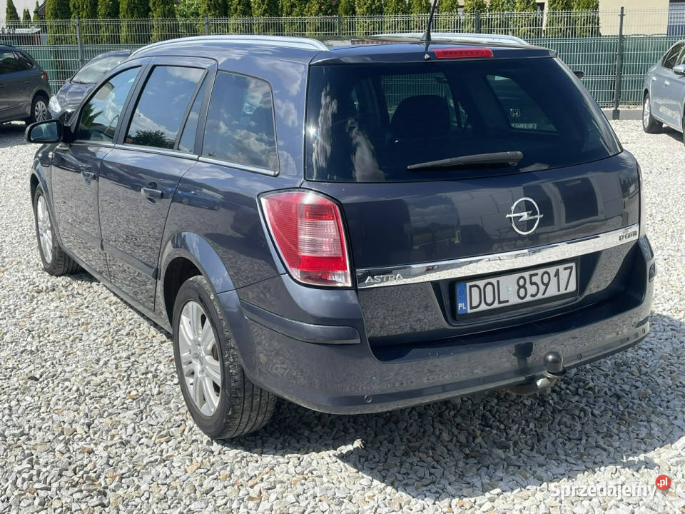 Opel Astra Opel Astra kombi 17 CDTI EcoTec 125 światła przeciwmgielne Astra Wrocław