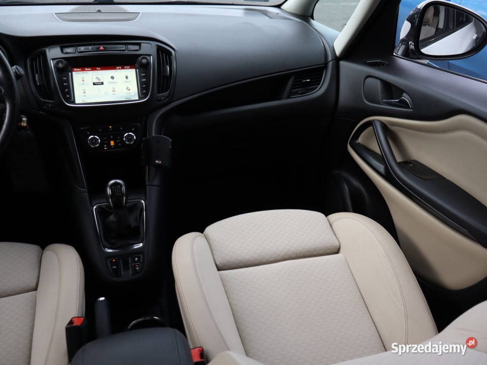 Opel Zafira Tourer 14 Turbo asystent pasa ruchu Zafira