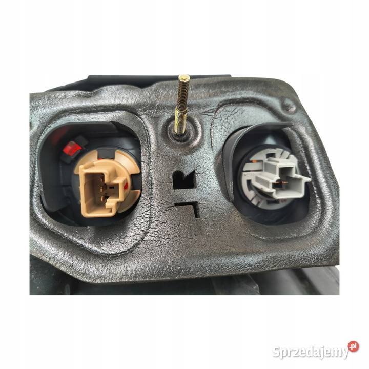 LAMPA PRAWA Toyota Avensis Verso II 20012006 Lampy tylne lubelskie Chełm