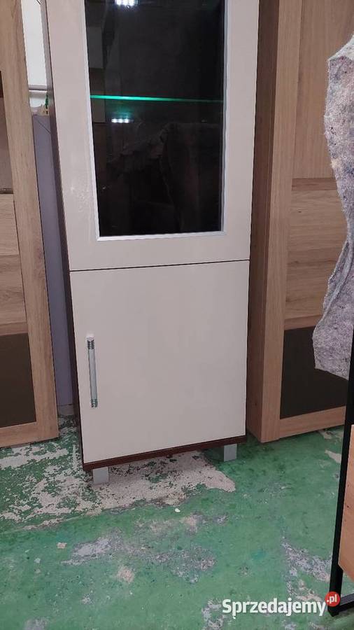 Witryna wąska Bodzio z oświetleniem Poznań