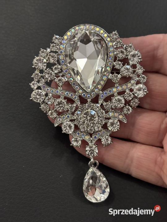 Elegancka biżuteryjna broszka z ruchomą łezką Kraków