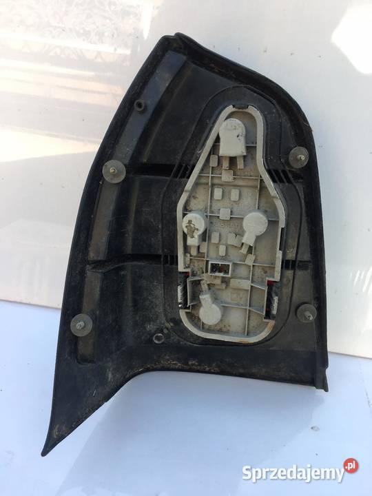 NISSAN PRIMERA PRAWA LAMPA TYŁ Ostroróg