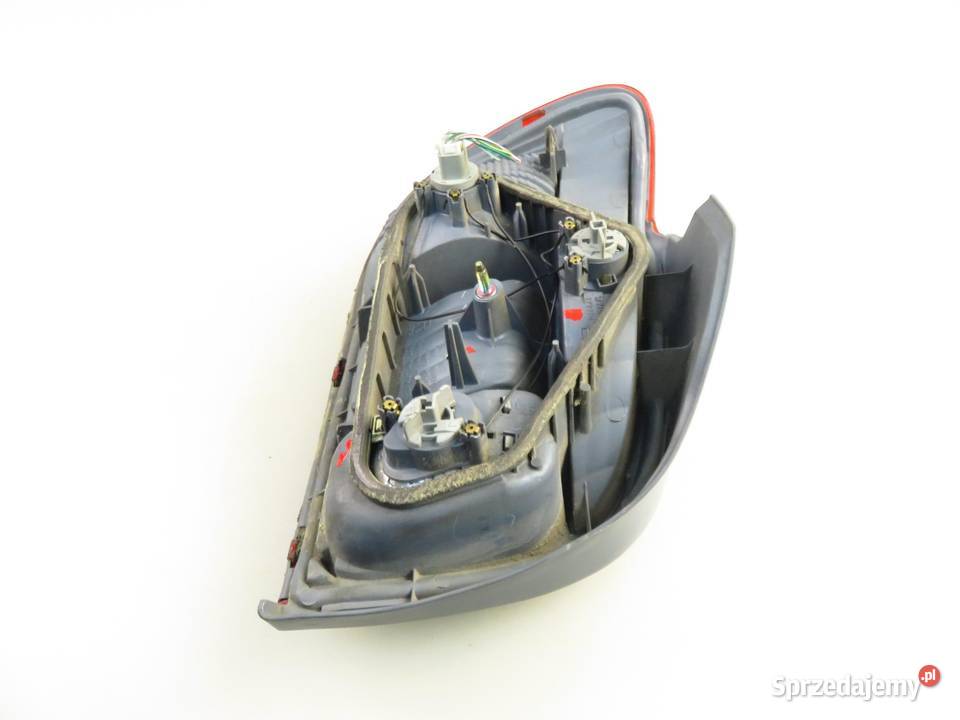 LAMPA PRAWA TYLNA TOYOTA YARIS I P1