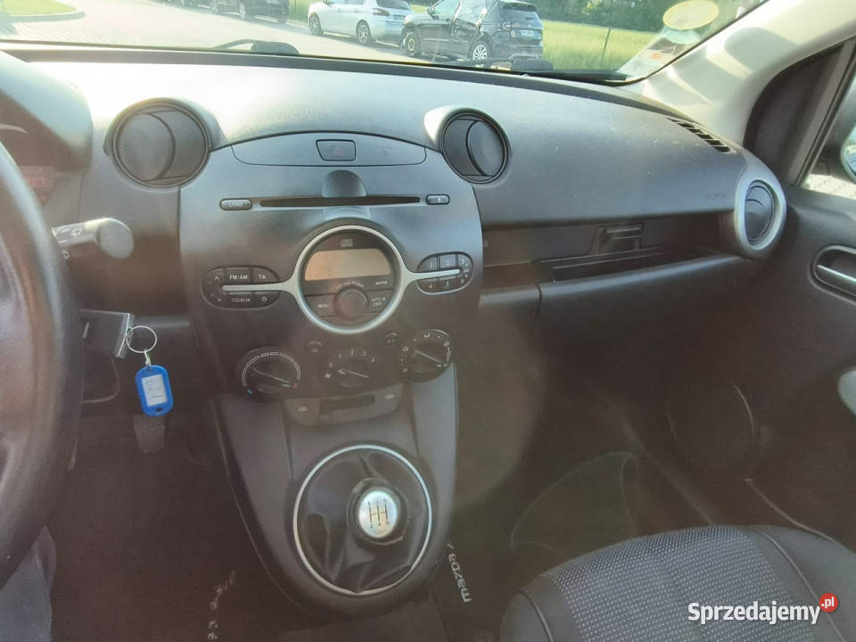 Mazda 2 13 benzyna 75 klimatyzacja mały przebieg lakier metallic Kęty