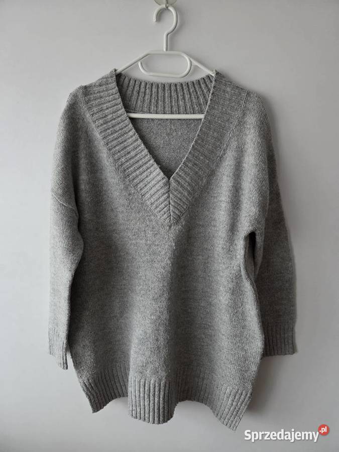 Szary sweter oversize dekolt w serek L Rychtal
