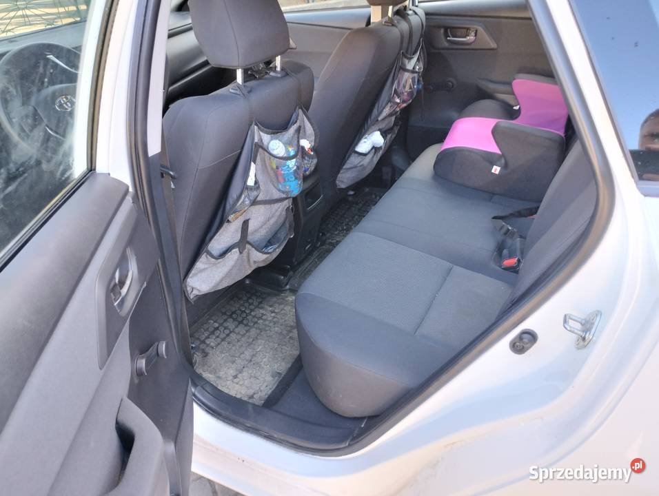 Toyota Auris II Kombi 133 Dual VTTi niski Auris