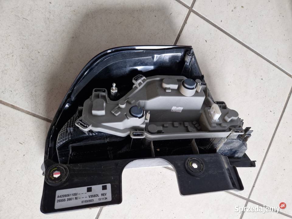 Lampa lewa tył tylna Mercedes Citan Renault Złocieniec