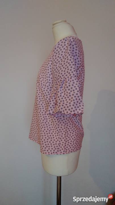 Bluzka różowa w drobne kwiatki z falbanką na Kwiatki Warszawa