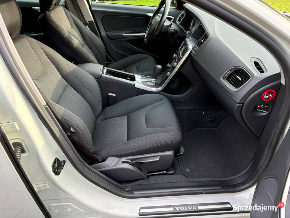 Volvo V60 T4 180 Podgrzewane fotele Hak odpinany Lipówki