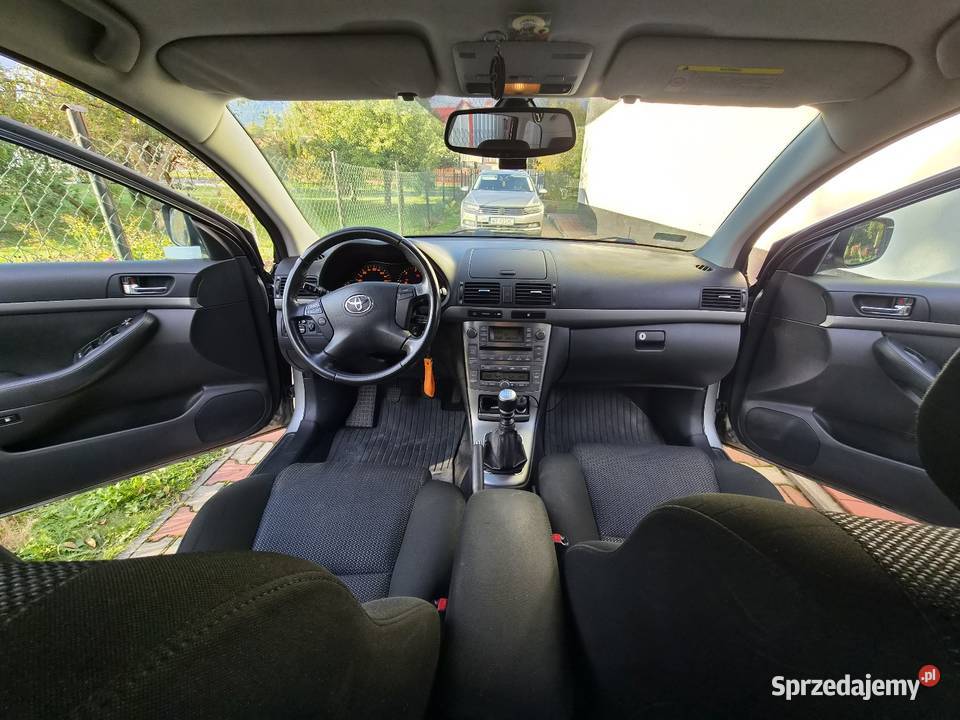 Toyota Avensis t25 20 D4D 2007 światła przeciwmgielne