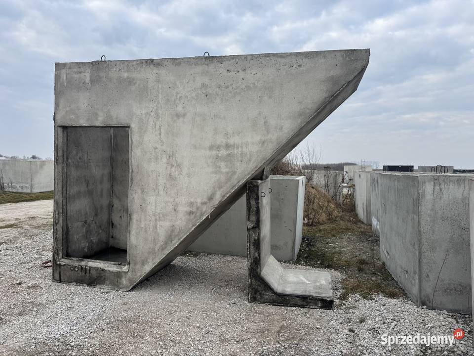 Schody betonowe głębokie do piwnicy z płaskim Wierzbica
