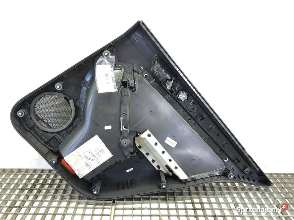 BOCZEK DRZWI LEWY TYŁ VW JETTA IV SedanLimuzyna