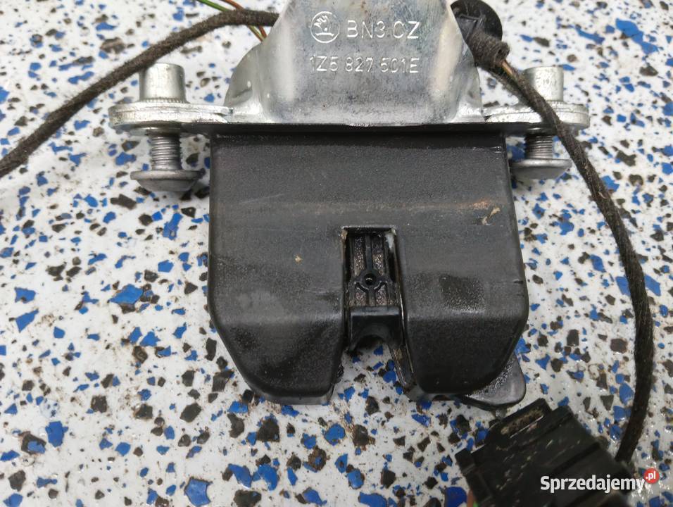 Zamek klapy bagażnika Skoda Octavia 2 Sitno