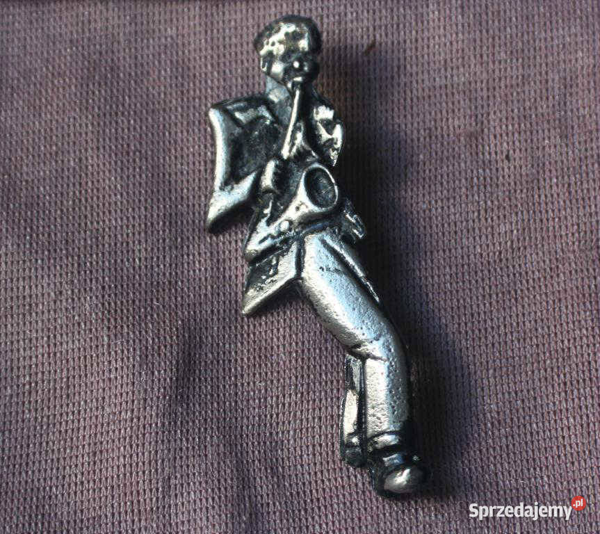 Stara angielska broszkasaksofonista