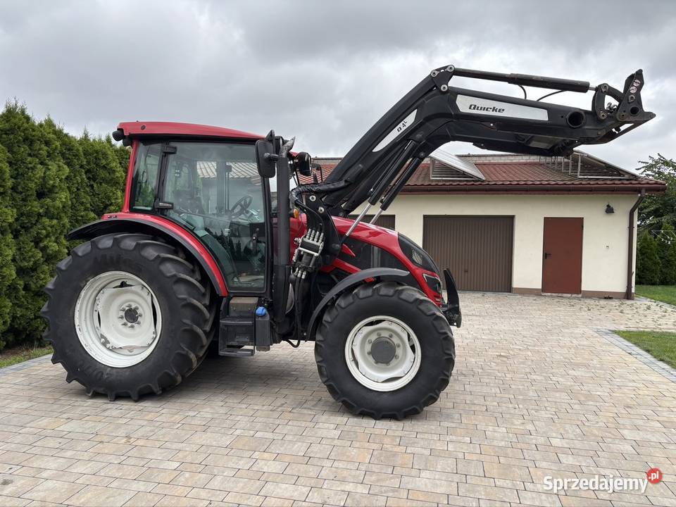 Valtra A134 z ładowaczem Napęd 4x4 Grabów Szlachecki