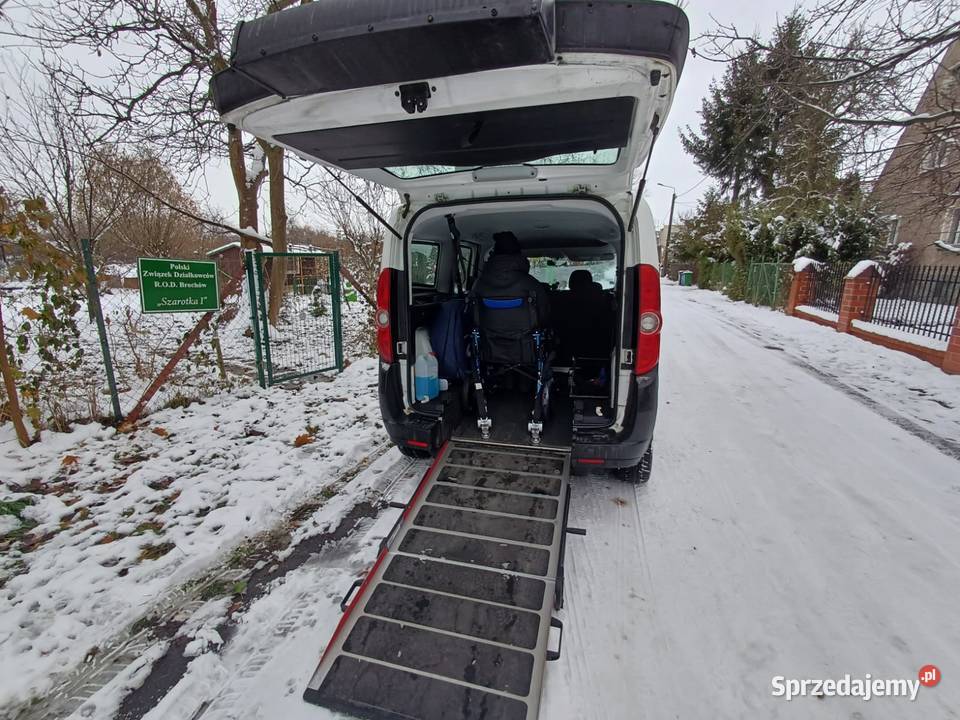 Transport osób na wózku niepełnosprawnych