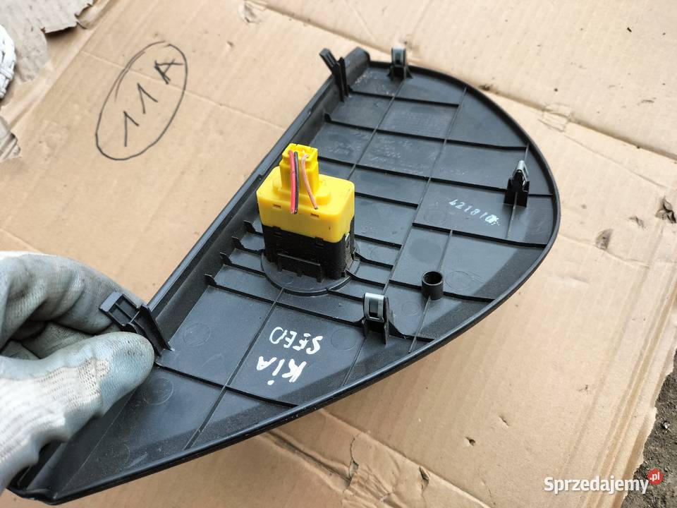 KIA CEED TRÓJKĄT OSŁONA DESKI KONSOLI PRAWA Osłony i zaślepki Kamień-Kolonia