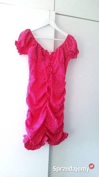 Różowa sukienka w groszki idealna na lato Warszawa