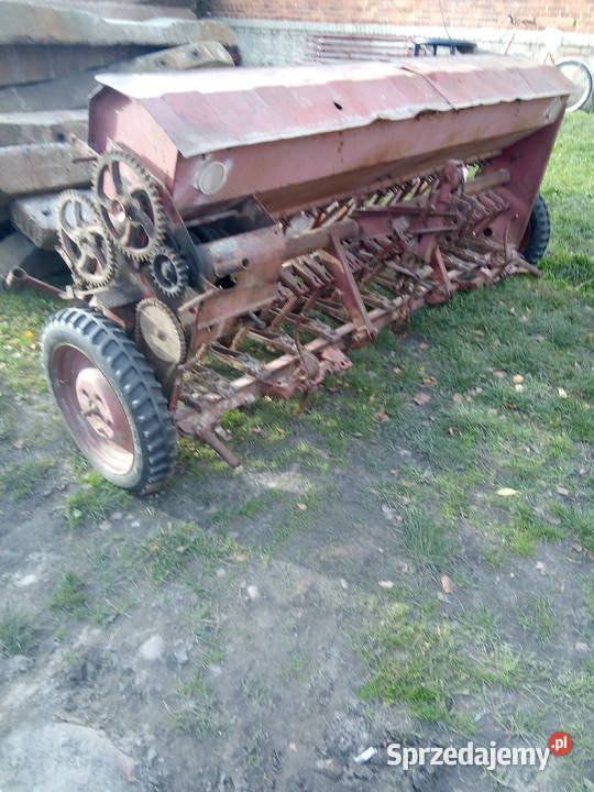 Siewnik zbożowy poznaniak 270 m na docisku