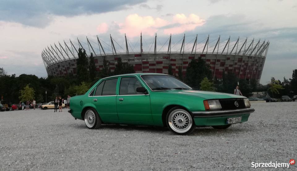 Opel Rekord 81 20 benzynalpg super stan zielony