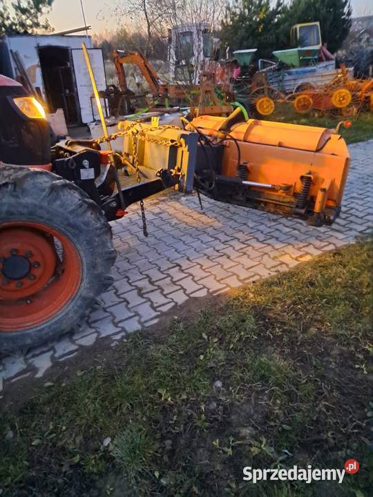 Ciągnik Kubota z pługiem Ukł. ham. do przyczep hydraul.
 świętokrzyskie Kielce