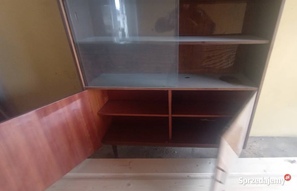 Witryna PRL przeszklona Gdów