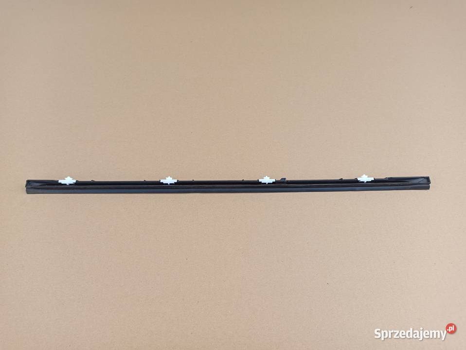 MERCEDES CKLASA W204 LISTWA DRZWI LEWY TYŁ listwy boczne lubuskie Trzciel
