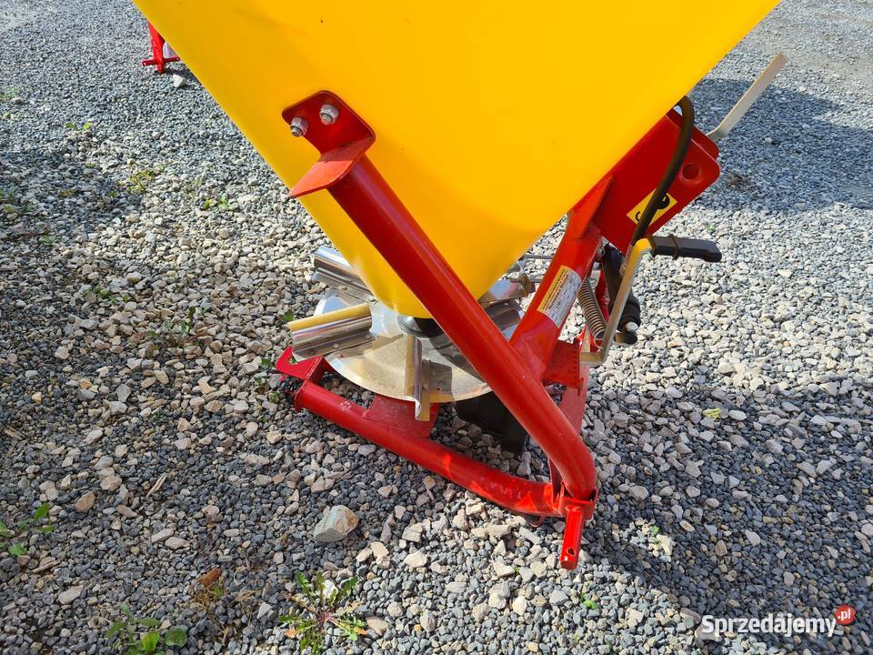 ROZSIEWACZ nawozu STRUMYK 12talerzowy TYTAN Rozsiewacze nawozów Brody