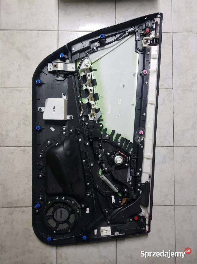 Boczek drzwi prawy skóra Nissan GTR GTR Mielec