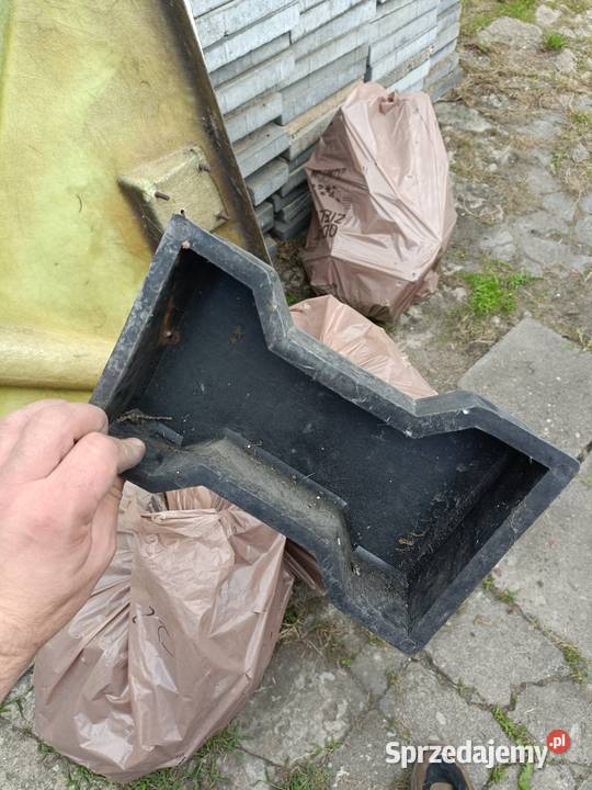 Odnalezione w garażu stare formy do kostki Dom i Ogród Sosnowiec